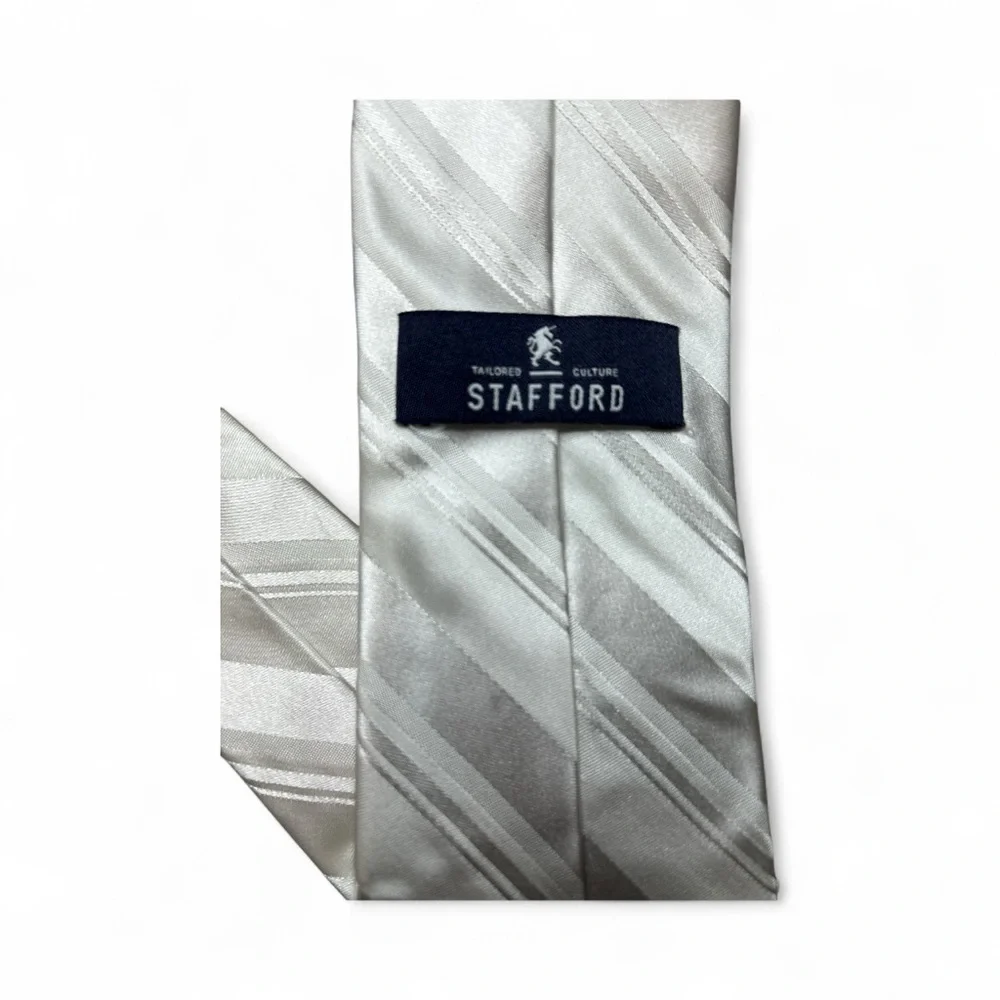 Stafford Elegant white‎ Striped Men's Tie